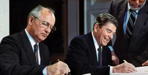 Fin de la Guerra Fría - Gorbachev y Reagan