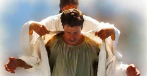 Cristo coloca sus vestiduras blancas sobre el pecador.